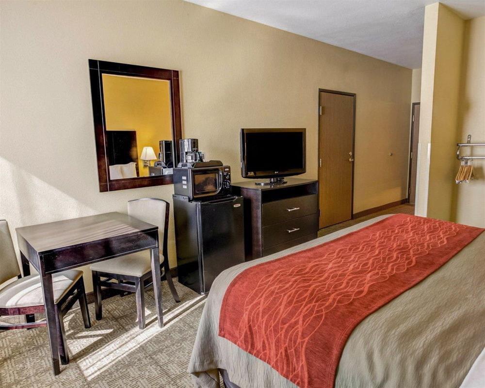Quality Inn & Suites Lenexa Kansas City Exterior foto